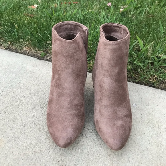 Faux suede taupe ankle booties✨ - Picture 7 of 7